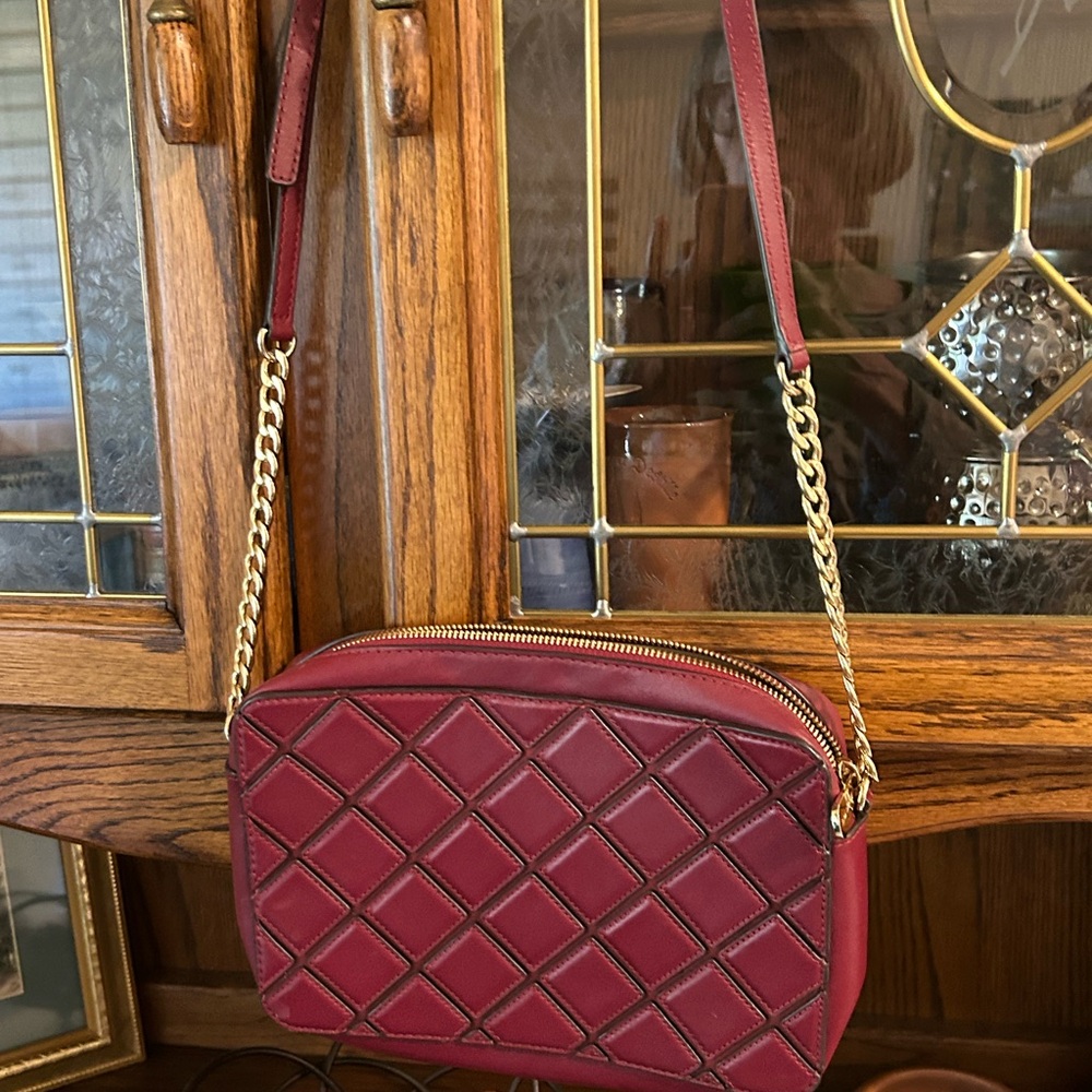 Elegant Red Quilted Crossbody Bag
